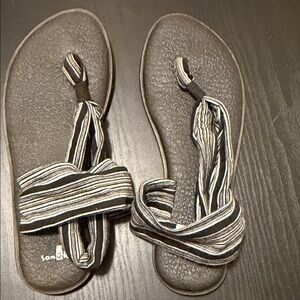 Sanuk women’s  Striped Black and White Sandals